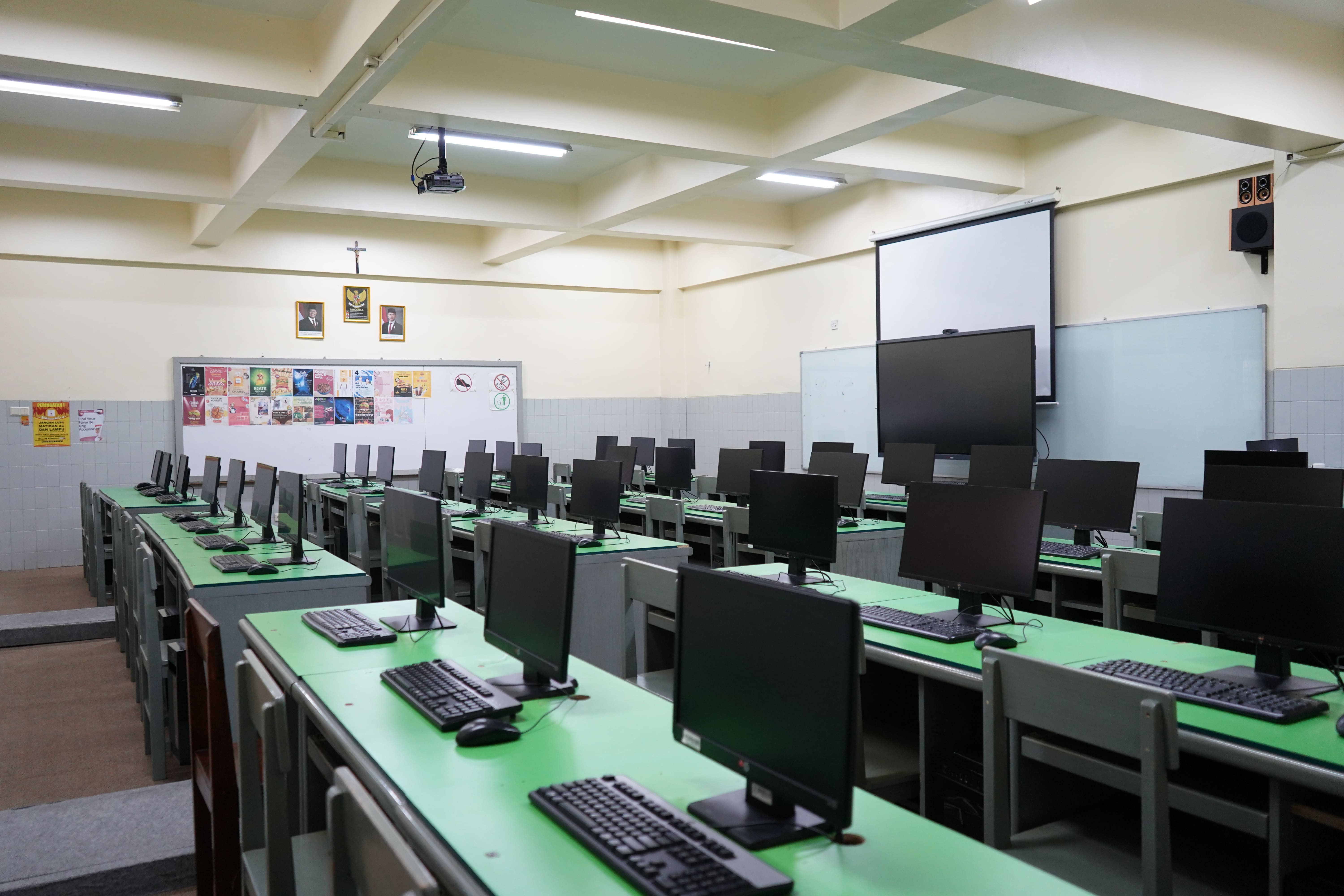 Lab Komputer SMA Notre Dame 